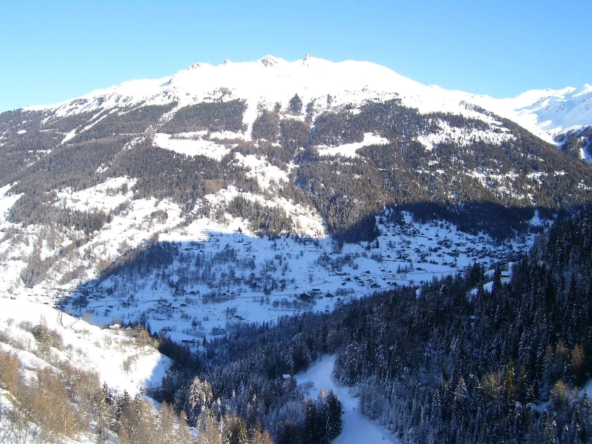 Winter skiing in Grimentz